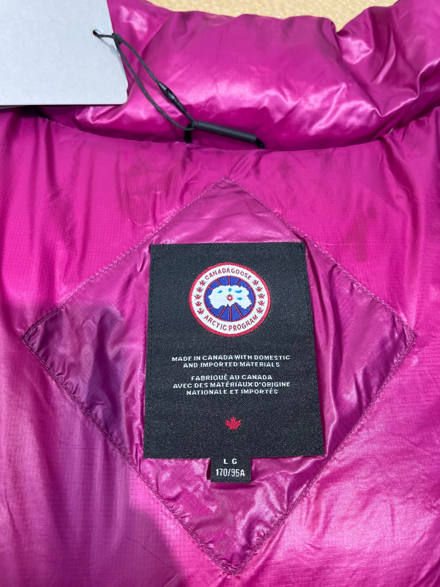 P540 🇨🇦Canada Goose""🇨🇦🌟 Canada Goose Puff Down Vest has always been recognized as the warmest down jacket. Various Instagram celebrities, Internet celebrities, and celebrities often wear it for street photos. I make Canada Goose every year, but I still can't get rid of my love for it. No matter how cold the days are, there is no need to be afraid, because there is! Filled with 90% white duck down, it is the legendary warmest down jacket and is known as a must-have for Arctic outdoor sports! The most popular down jacket in the world, celebrities are rushing to buy it, it is a must-have!  size:xxs-xxl